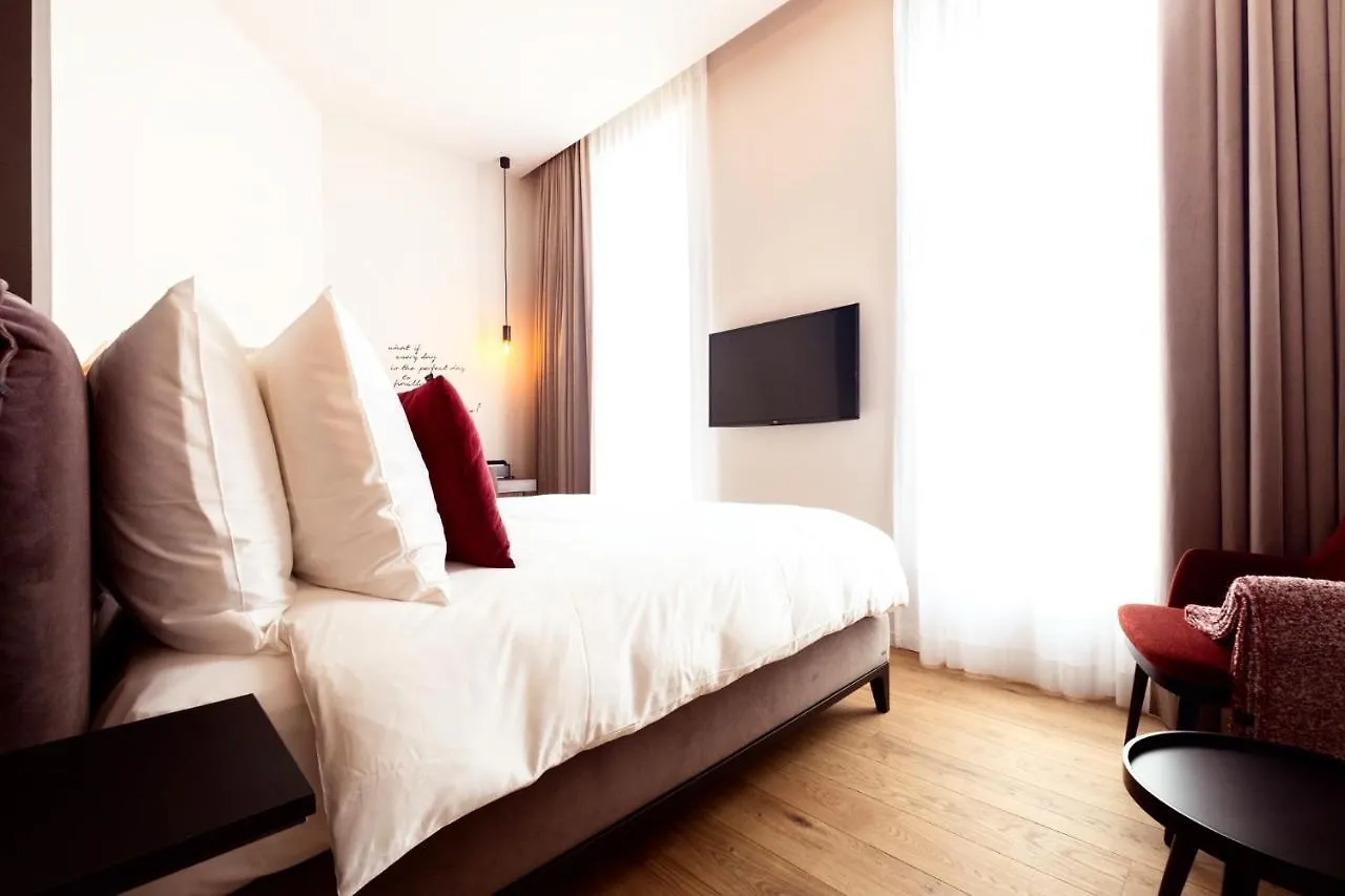 U Eat & Sleep Antwerp Hotel