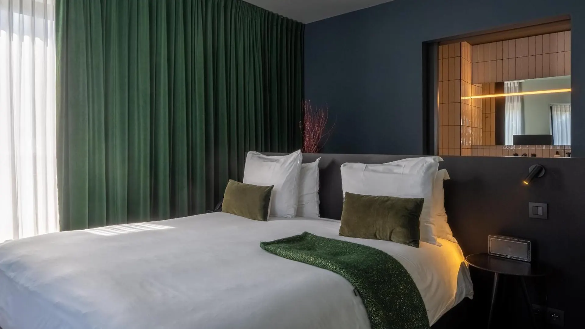U Eat & Sleep Antwerp Hotel