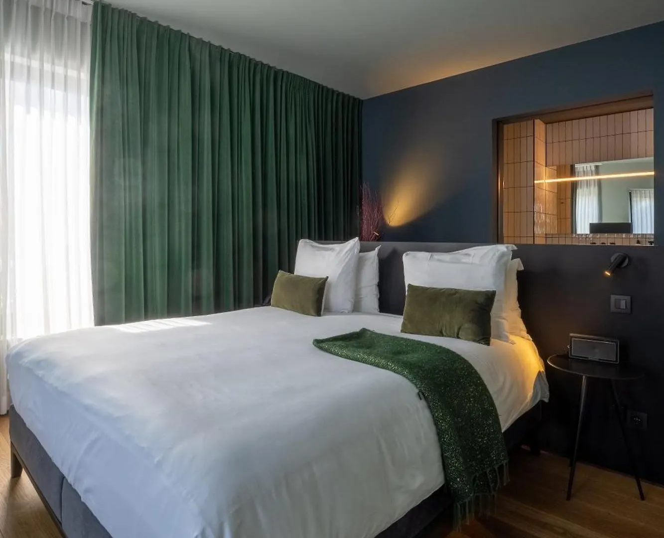 U Eat & Sleep Antwerp Hotel
