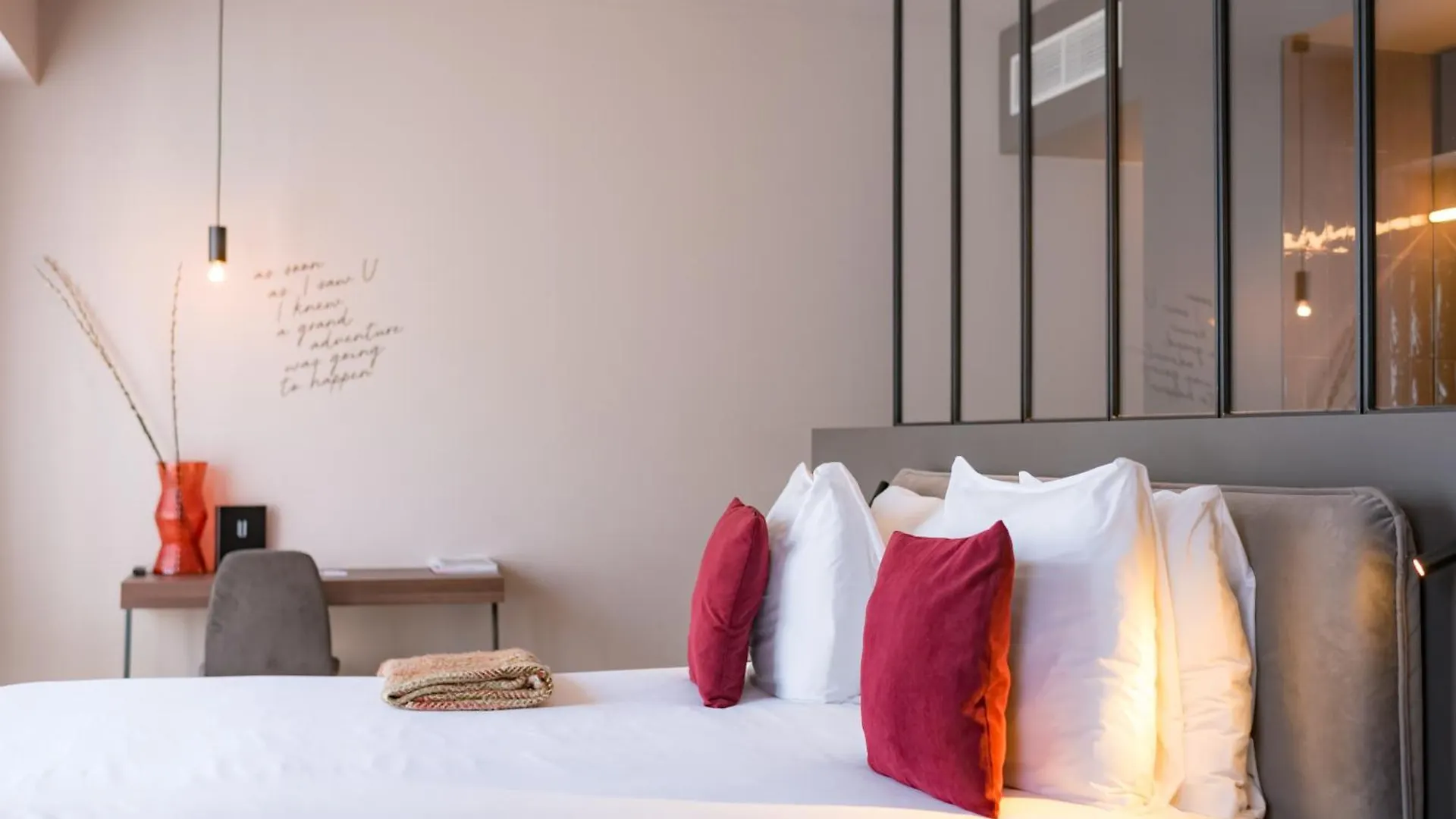 U Eat & Sleep Antwerp Hotel