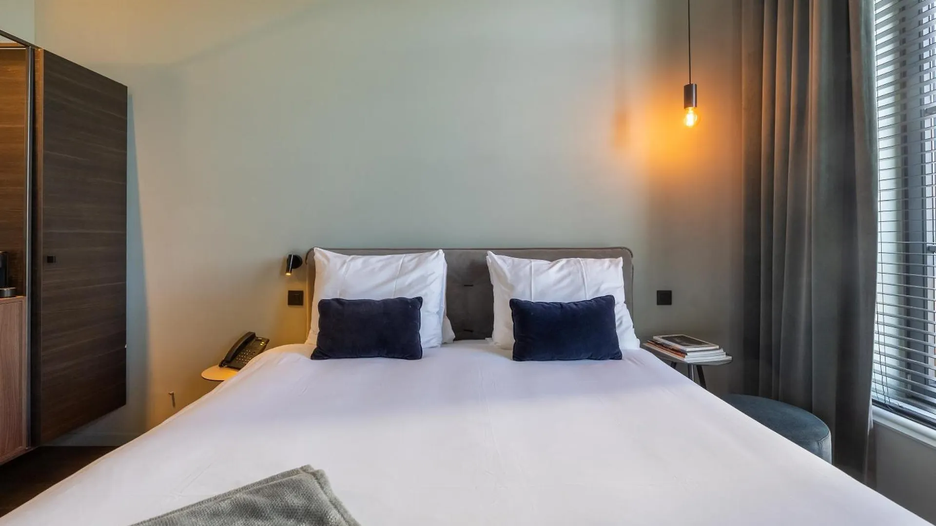 U Eat & Sleep Antwerp Hotel