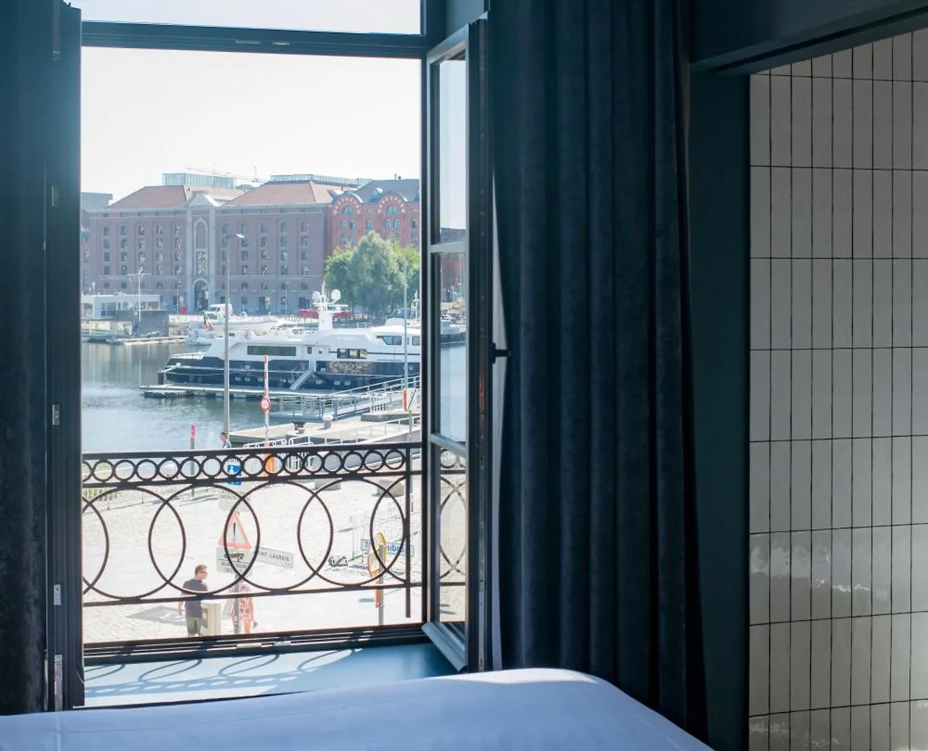 U Eat & Sleep Antwerp Hotel