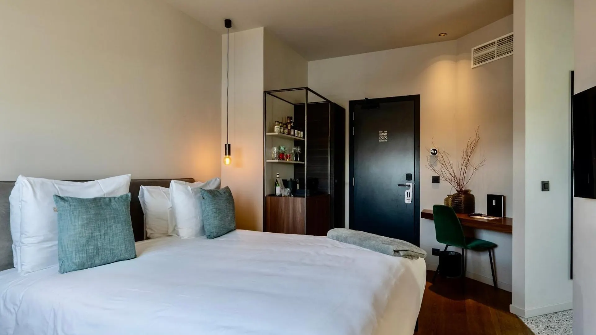U Eat & Sleep Antwerp Hotel 4*,  Belgium