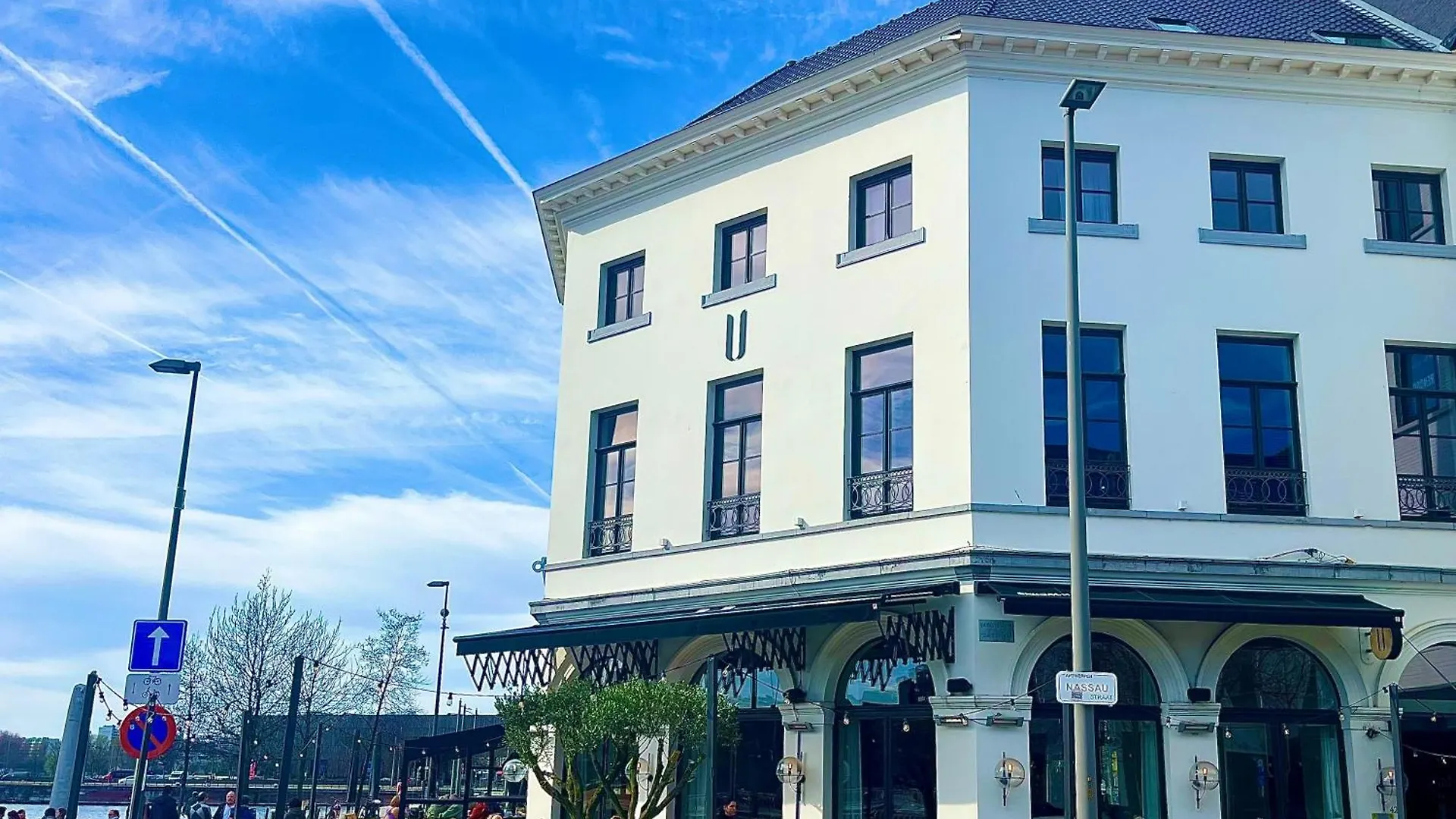U Eat & Sleep Antwerp Hotel