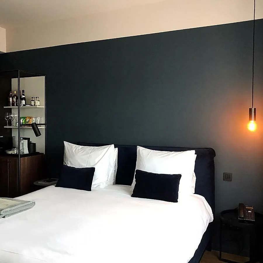 U Eat & Sleep Antwerp Hotel