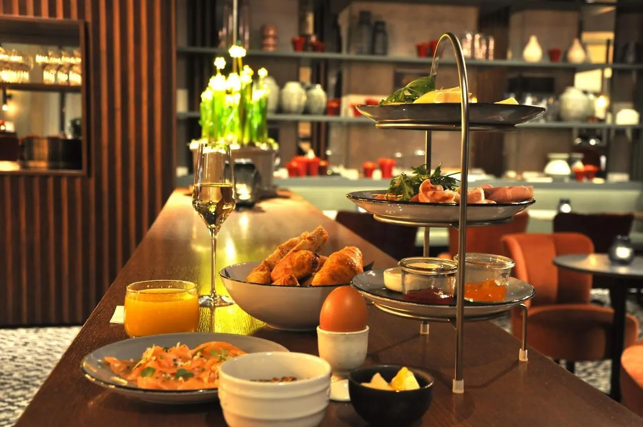 U Eat & Sleep Antwerp Hotel